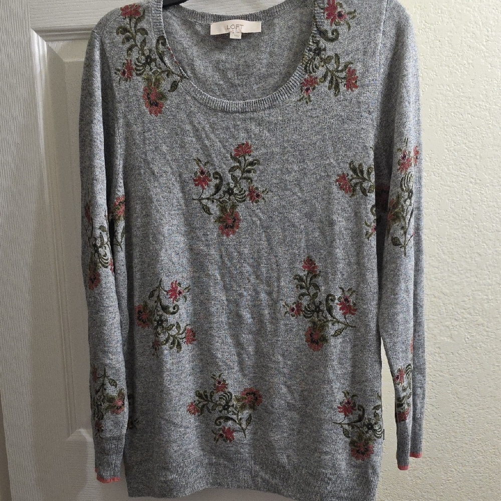 LOFT Heather Gray Sweater with Floral Print Size L